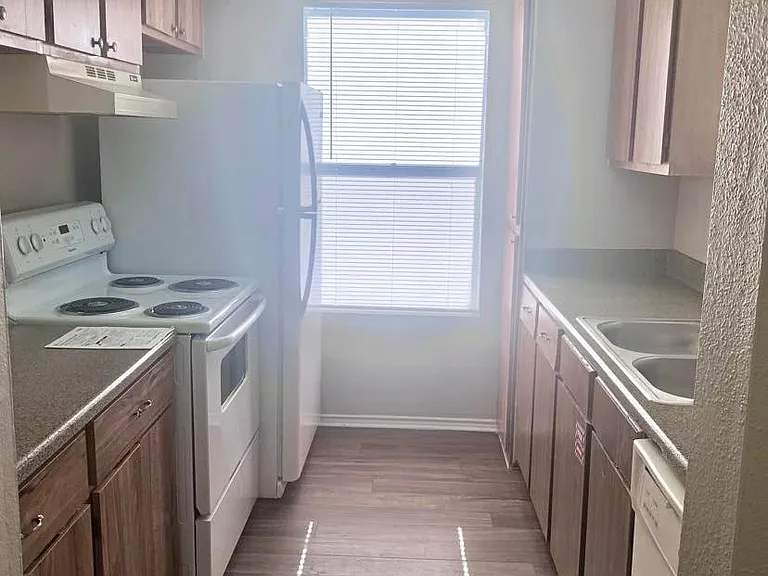 Lost Creek Ranch Apts — Photo 22
