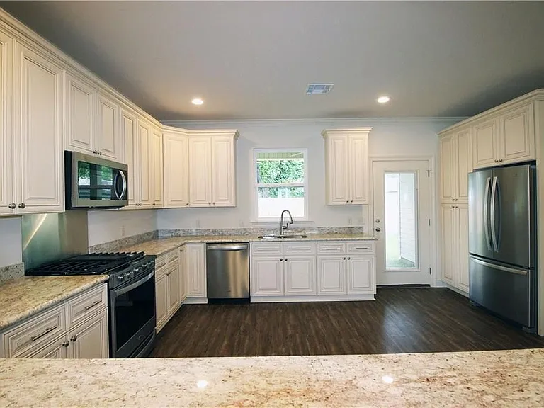 4517 Chalfant Dr — Photo 2