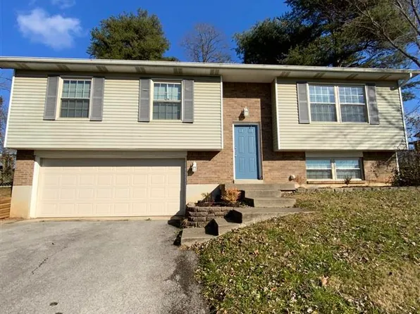 912 Timberwood Dr, Radcliff, KY 40160