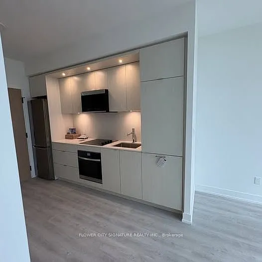 25 Cordova Ave #Penthouse 07 — Photo 3