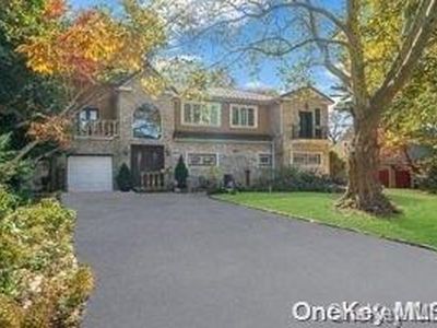 8 Ridge Drive E, Roslyn, NY, 11576