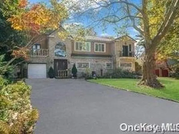 8 Ridge Drive E, Roslyn, NY 11576