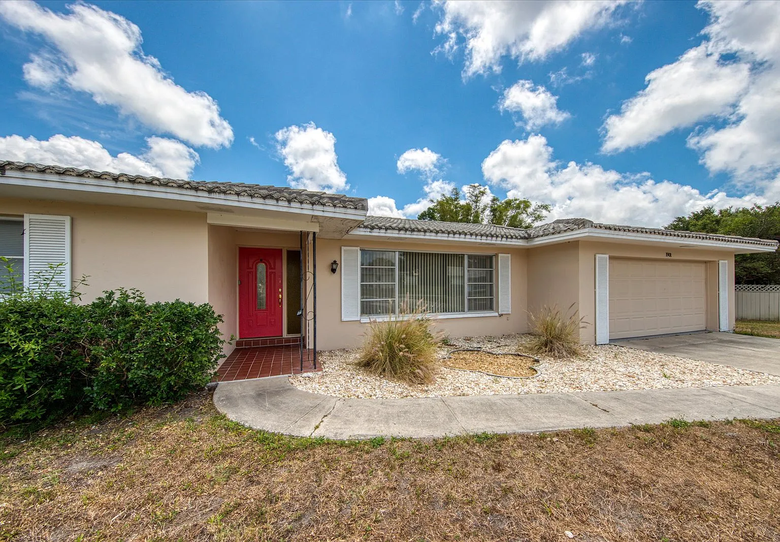 3 bed, 2300 sqft, $2,700 — Photo 1