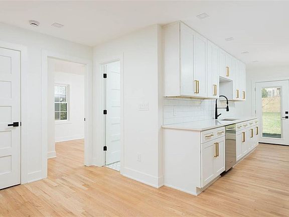 5th image of 2110 W 74th Ter
