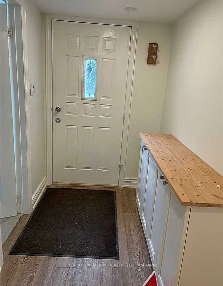 6 Margate Cres — Photo 1