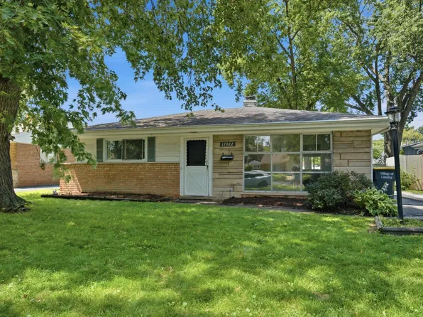 17922 Oakwood Ave, Lansing, IL 60438