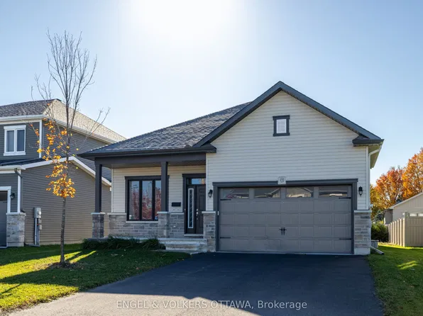 920 Lucerne Dr, Russell, ON K0A 1W0