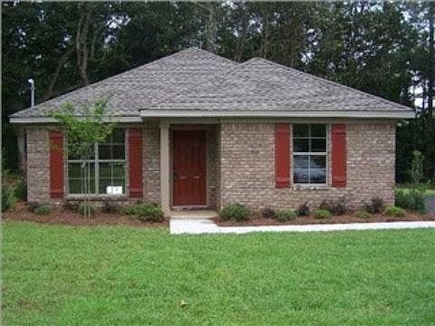 Also covered back patio area. Great for cookouts and porch g