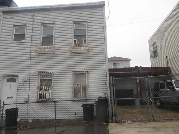 2nd image of 102 Dekalb Ave