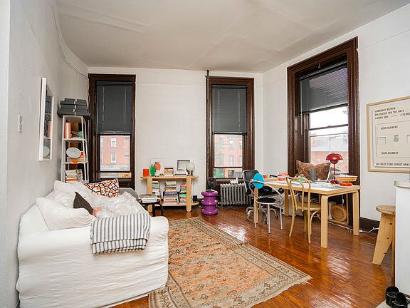 3rd image of 281 Saint James Pl #22