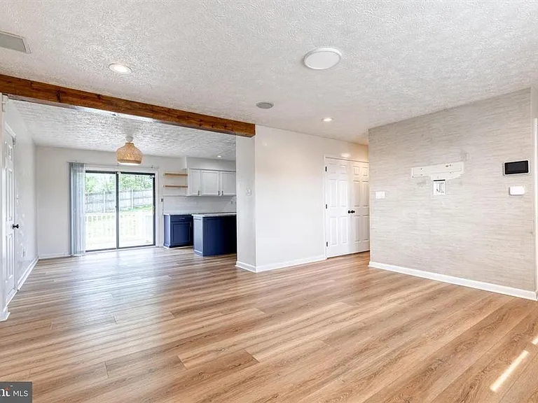 1577 Loring Ct — Photo 8