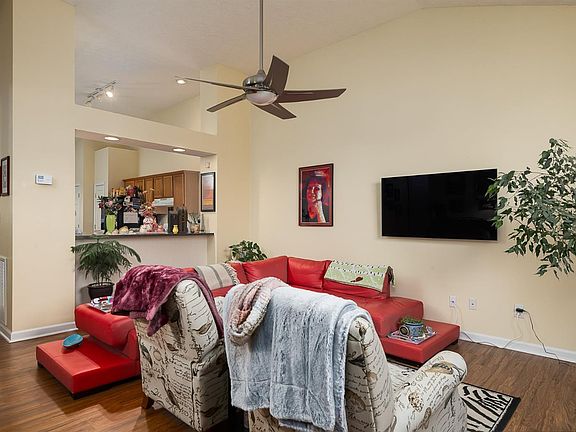 3rd image of 2416 Prescott Ln