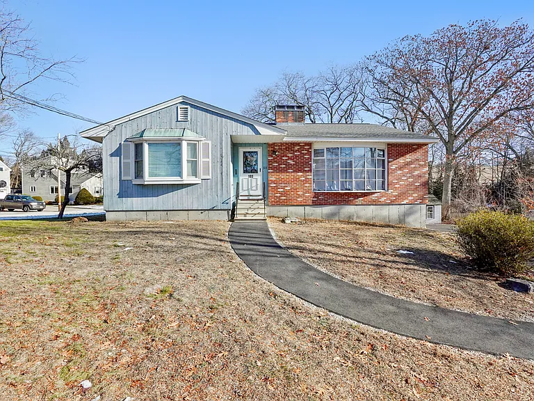 103 Portsmouth Ave #B — Photo 1