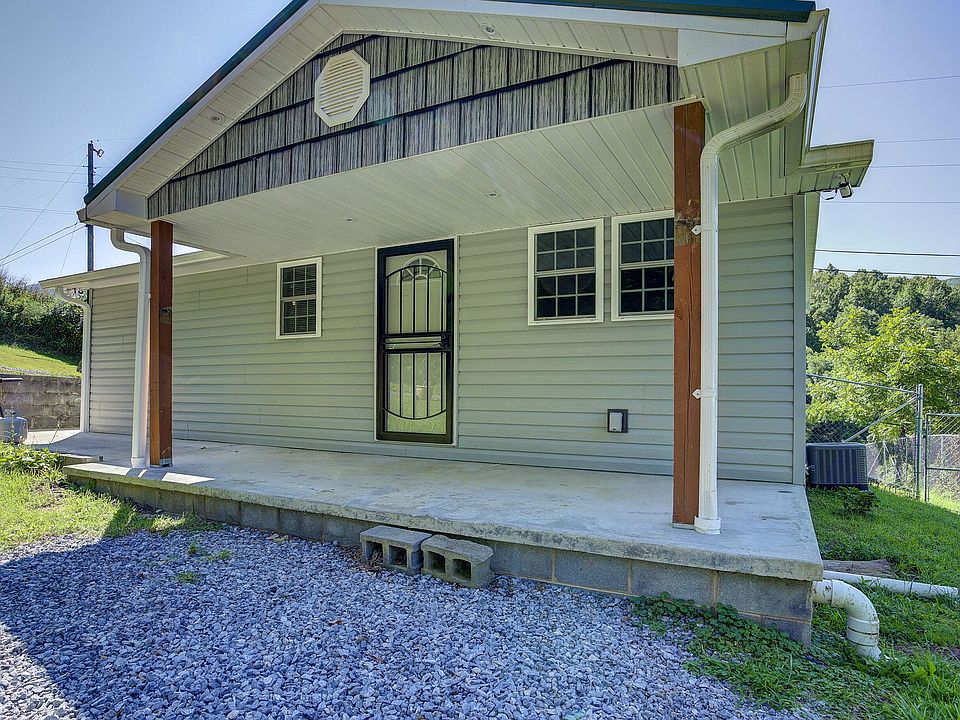1st image of 206 Stout Hollow Rd