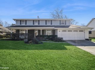 3325 Robincrest Dr, Northbrook, IL