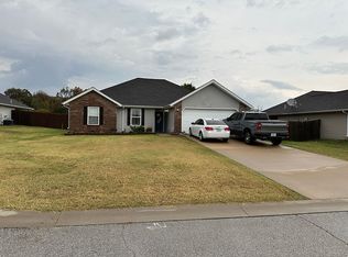 809 Neosho Heights Cir, Neosho, MO 64850
