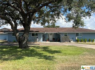138 Twin Oaks Rd, Refugio, TX 78377