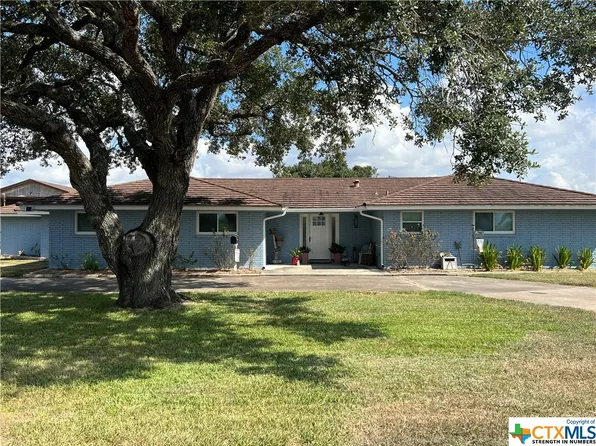 138 Twin Oaks Rd, Refugio, TX 78377