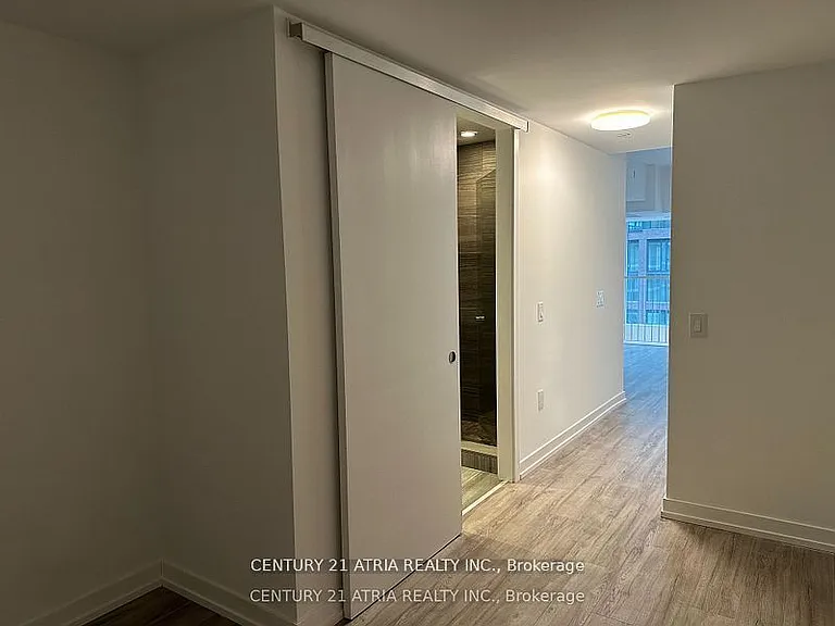 77 Shuter St #725 — Photo 21