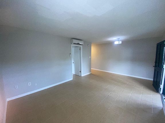 3rd image of 3216 W Deleon St Unit 1