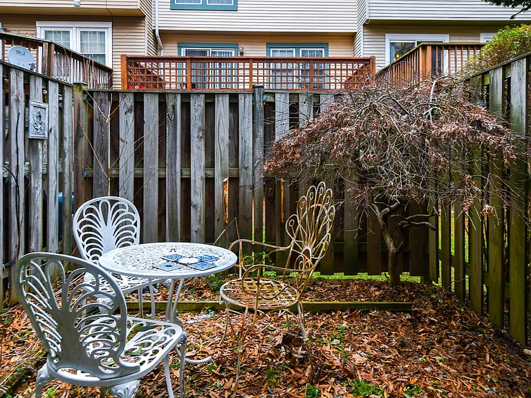 156 Barnsfield Ct — Photo 46