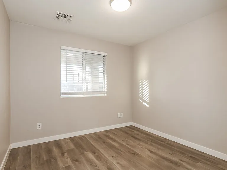 6628 W Monroe St — Photo 15