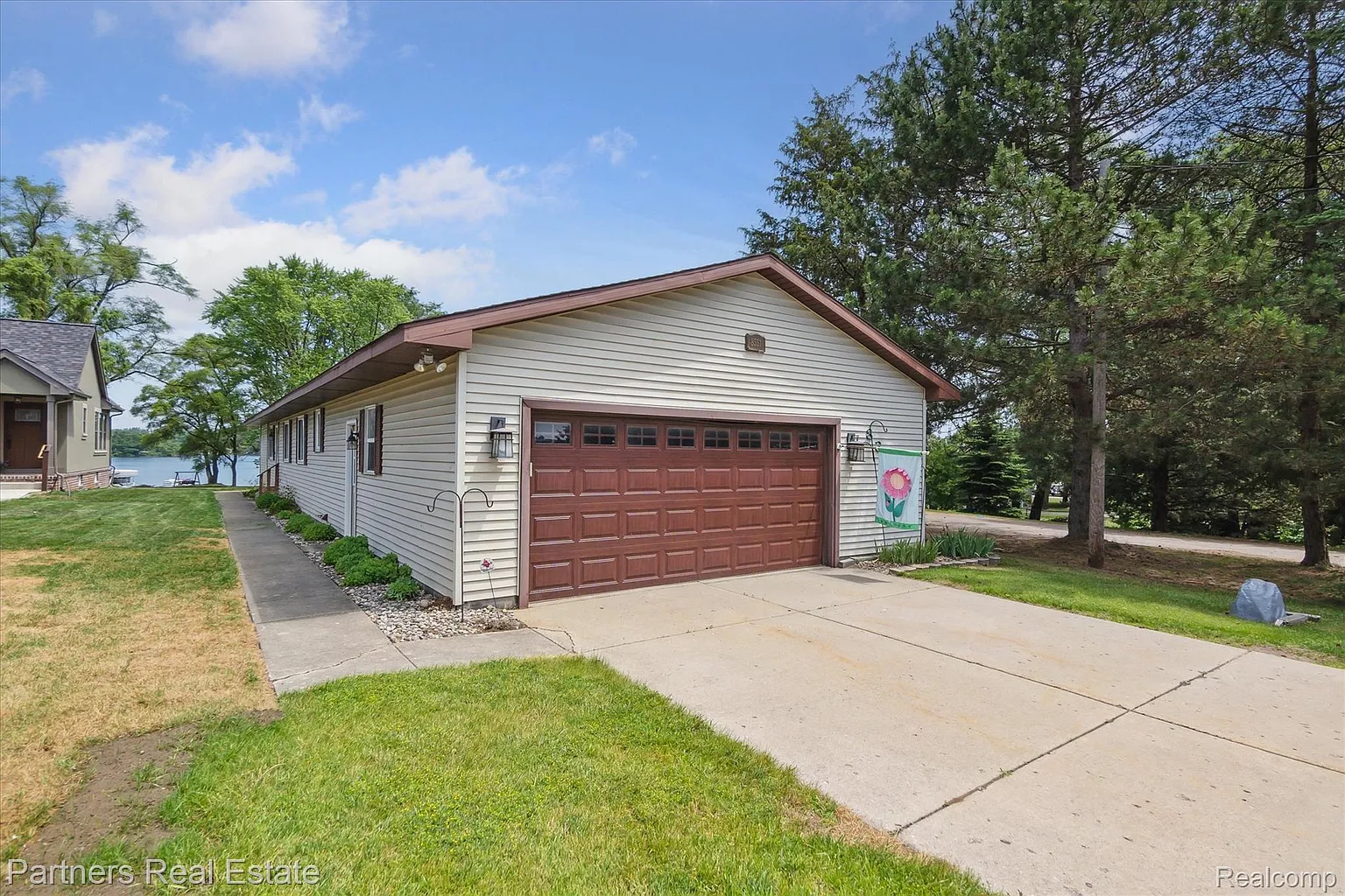 8331 Hilton Rd photo 1