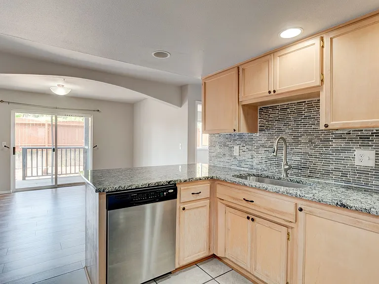 300 N Oak Harbor St #C102 — Photo 2