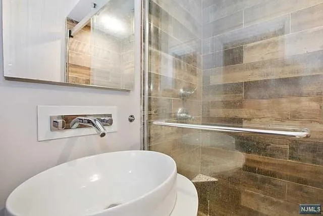 137 Lakeview Ave — Photo 5
