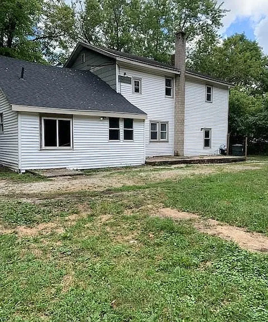 Spacious Home — Photo 2