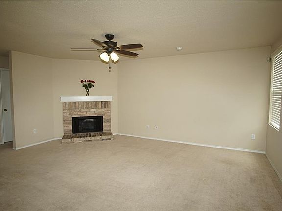 4th image of 2123 W Grove Ln
