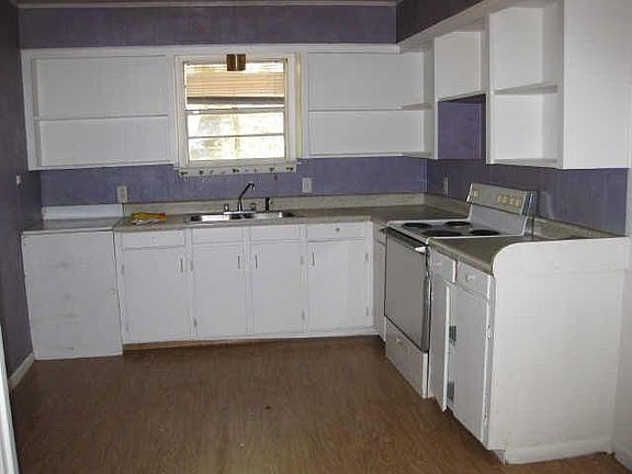 5th image of 2115 Breezywood Dr