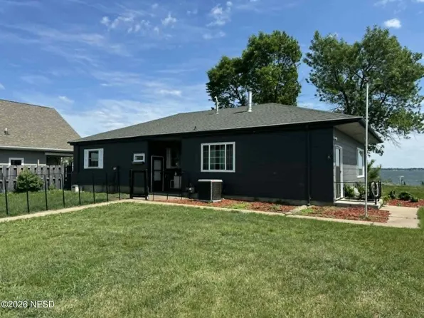 556 N Lake Dr, Watertown, SD 57201