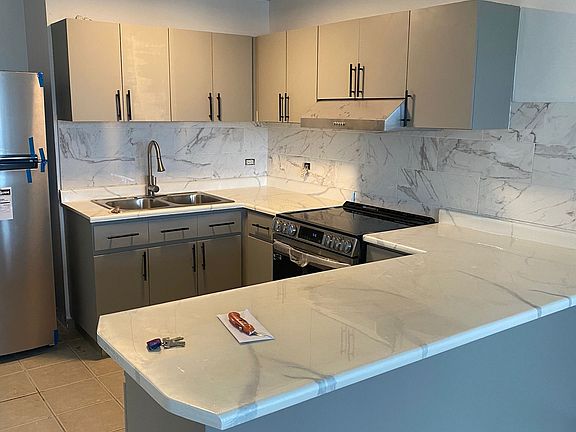 5th image of 1050 Avenida Las Palmas #1010