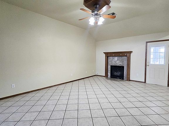 4th image of 417 E Plantation Ter