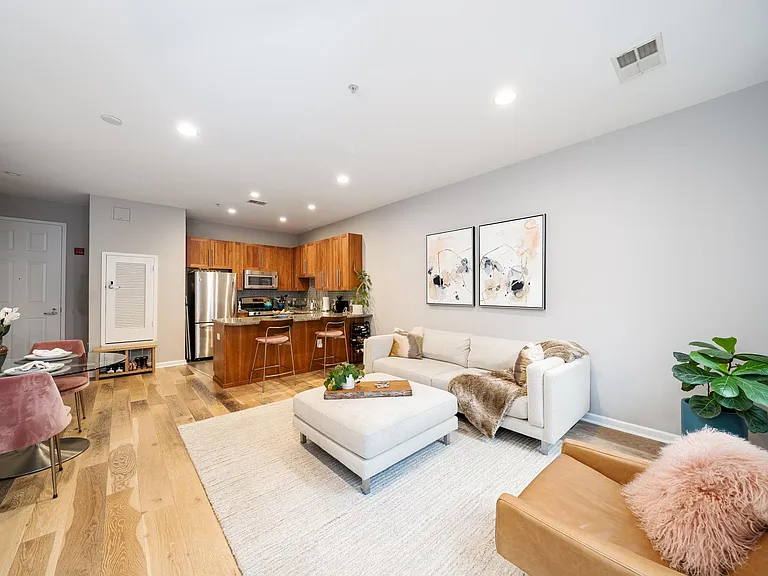 1100 Adams St #316 — Photo 4