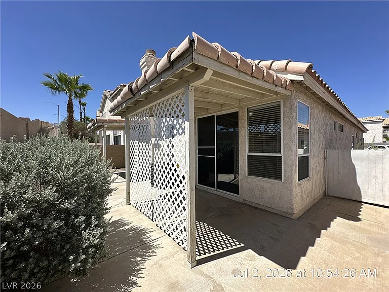 122 McLaren St — Photo 10