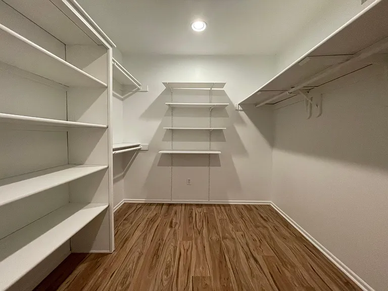 6259 Rosewood St — Photo 32