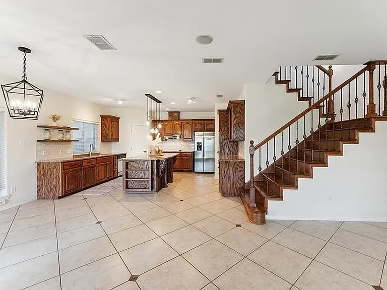 6530 Picante Dr — Photo 5