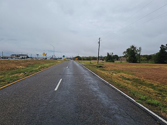 3rd image of 1105 S Interstate Highway 45