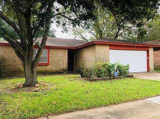 8402 Oakhaven Rd, La Porte, TX 77571