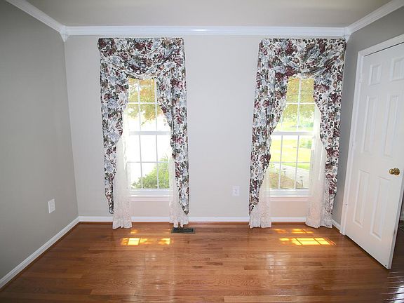 3rd image of 4146 Waynesboro Ct