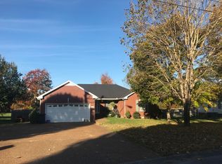 2011 Smith Cir, Greenbrier, TN 37073