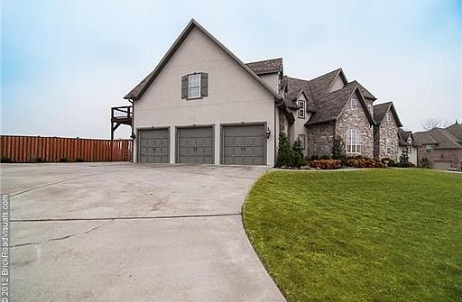 2nd image of 4133 Caerleon Cir
