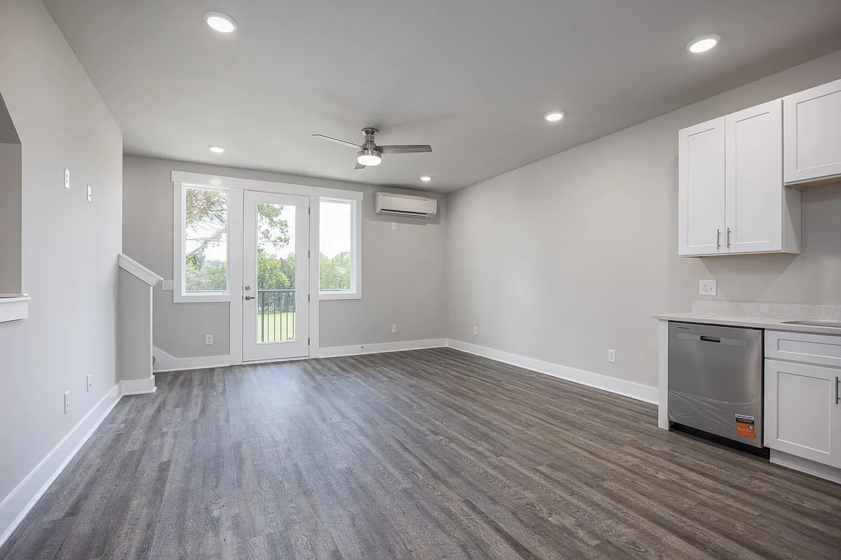 3 bed, 1450 sqft, $2,045 — Photo 3