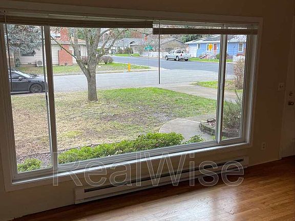 5th image of 443 NE Baker Dr