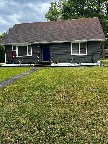 418 N Johnson St, Macomb, IL 61455
5 beds 2 full baths
approximately 2,000 sq. ft. Living space and a large 14,200 sq. ft. yard approximately 0.32 acres and 3 blocks from WIU University.
