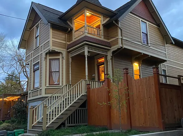 3020 SE Yamhill St, Portland, OR 97214