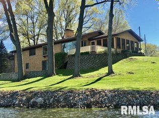 85 Almond Point, Petersburg, IL 62675