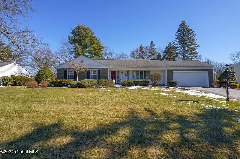 4th image of 1286 Hawthorn Road